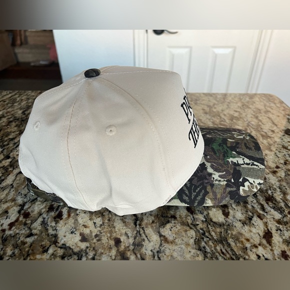 "Praise The Lord" White & Camo Trucker Hat - Picture 4 of 6